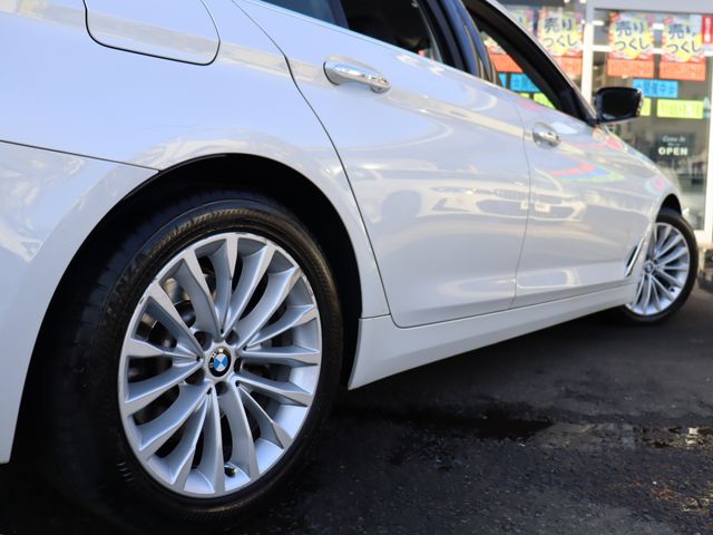 BMW 5SERIES SEDAN 2017 Image 31