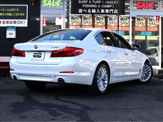 BMW 5SERIES SEDAN 2017 Image 31