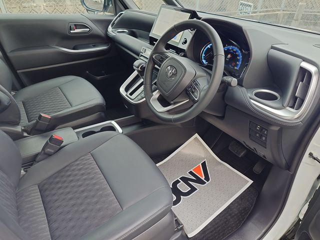 TOYOTA NOAH HYBRID 2023 Image 31