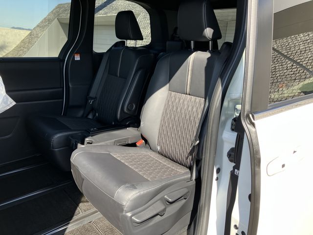 TOYOTA NOAH HYBRID 2023 Image 31