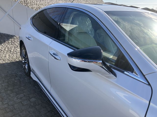 TOYOTA LEXUS LS500H 2022 Image 31