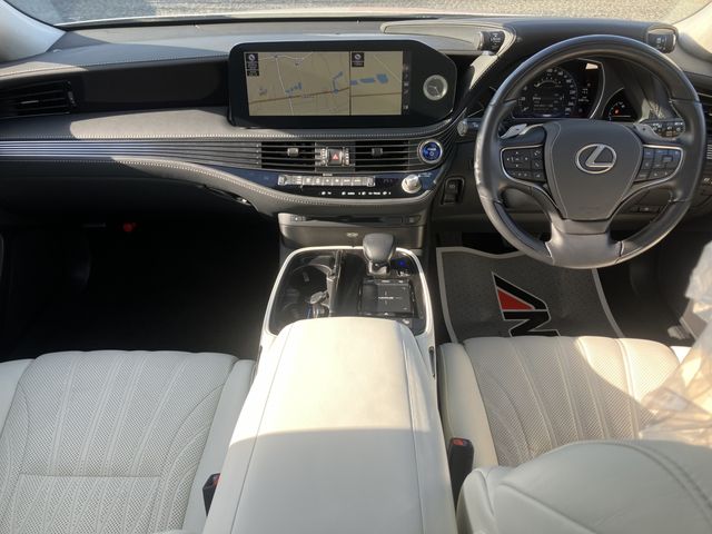 TOYOTA LEXUS LS500H 2022 Image 31