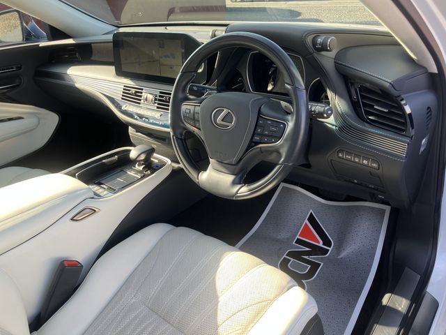 TOYOTA LEXUS LS500H 2022 Image 31