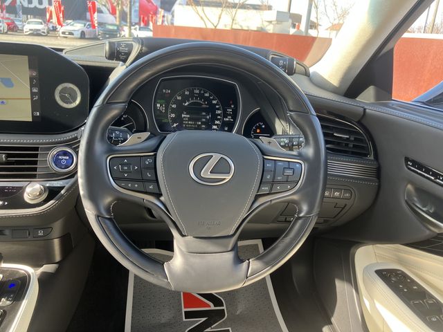 TOYOTA LEXUS LS500H 2022 Image 31