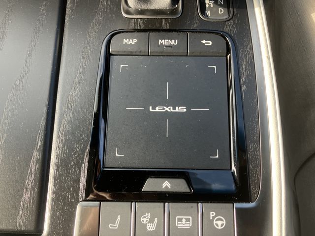 TOYOTA LEXUS LS500H 2022 Image 31