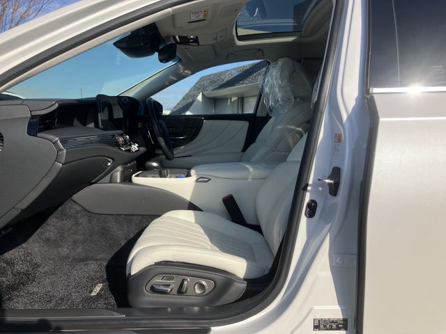 TOYOTA LEXUS LS500H 2022 Image 31