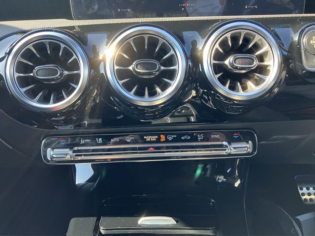 MERCEDES BENZ CLA SH 2021 Image 31