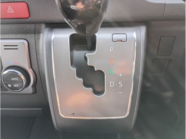 TOYOTA HIACE VAN 2WD 2019 Image 31