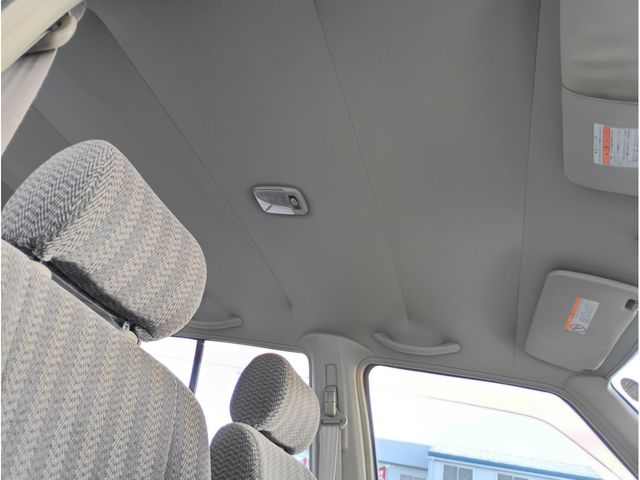 NISSAN RASHEEN 1999 Image 31