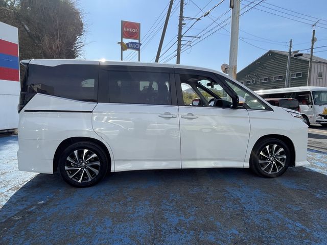 TOYOTA VOXY HYBRID 2022 Image 31