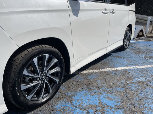 TOYOTA VOXY HYBRID 2022 Image 31