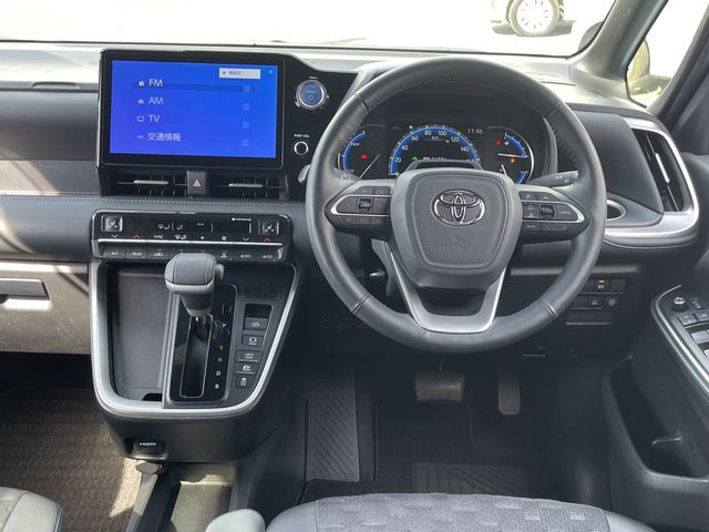 TOYOTA VOXY HYBRID 2022 Image 31