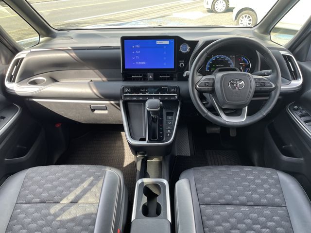 TOYOTA VOXY HYBRID 2022 Image 31