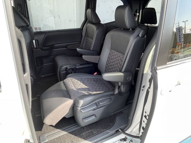 TOYOTA VOXY HYBRID 2022 Image 31