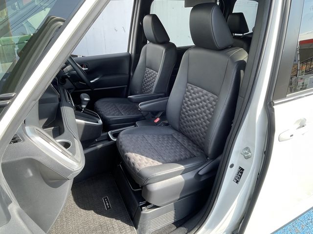 TOYOTA VOXY HYBRID 2022 Image 31