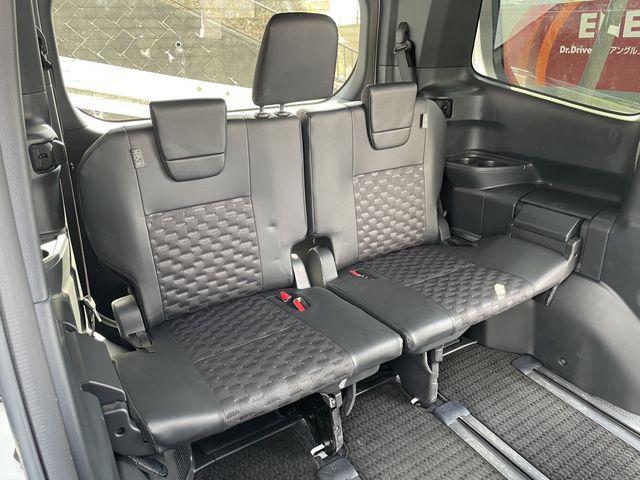 TOYOTA VOXY HYBRID 2022 Image 31