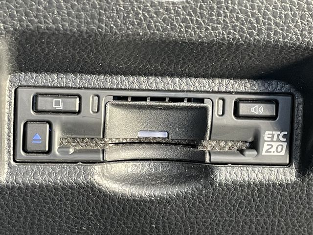 TOYOTA VOXY HYBRID 2022 Image 31