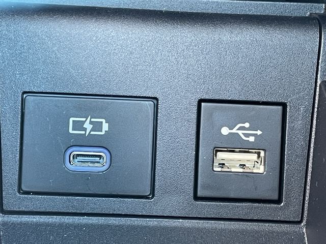 TOYOTA VOXY HYBRID 2022 Image 31