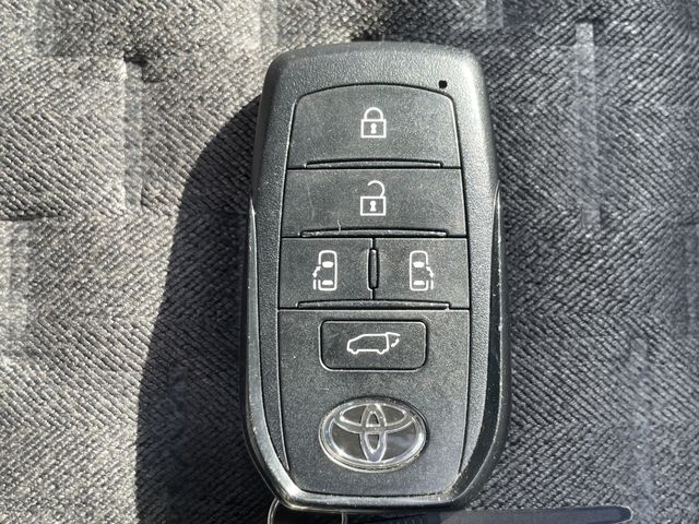 TOYOTA VOXY HYBRID 2022 Image 31