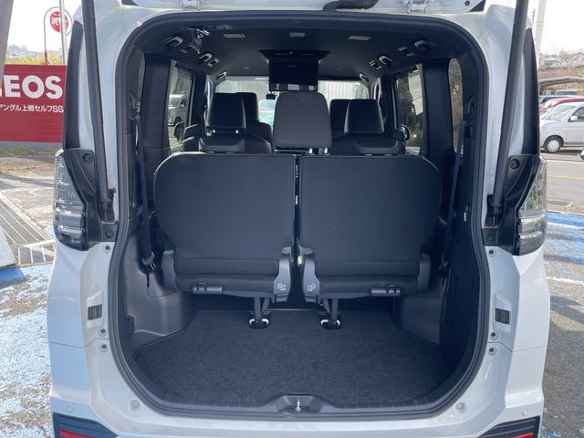 TOYOTA VOXY HYBRID 2022 Image 31