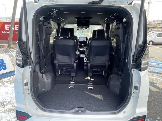 TOYOTA VOXY HYBRID 2022 Image 31