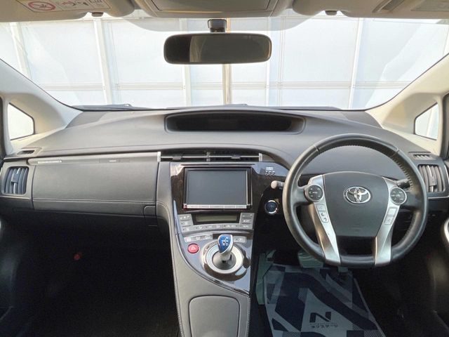 TOYOTA PRIUS PHV 2015 Image 31