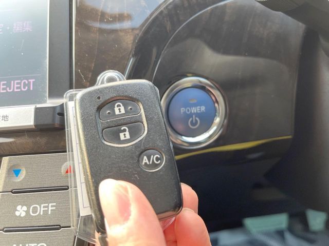 TOYOTA PRIUS PHV 2015 Image 31