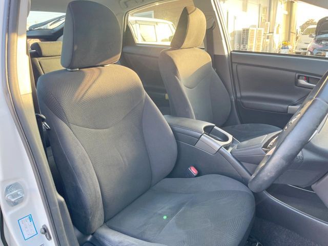 TOYOTA PRIUS PHV 2015 Image 31