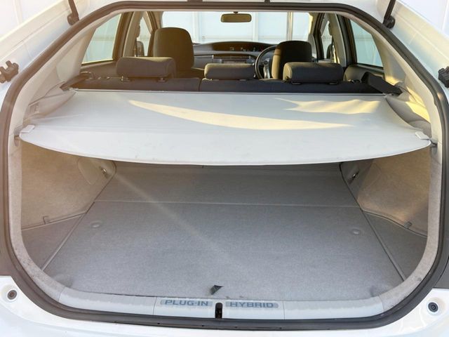 TOYOTA PRIUS PHV 2015 Image 31