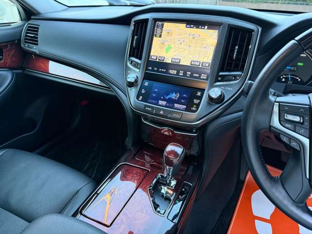 TOYOTA CROWN MAJESTA HYBRID 2015 Image 31