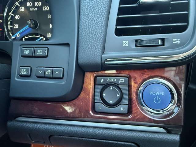 TOYOTA CROWN MAJESTA HYBRID 2015 Image 31