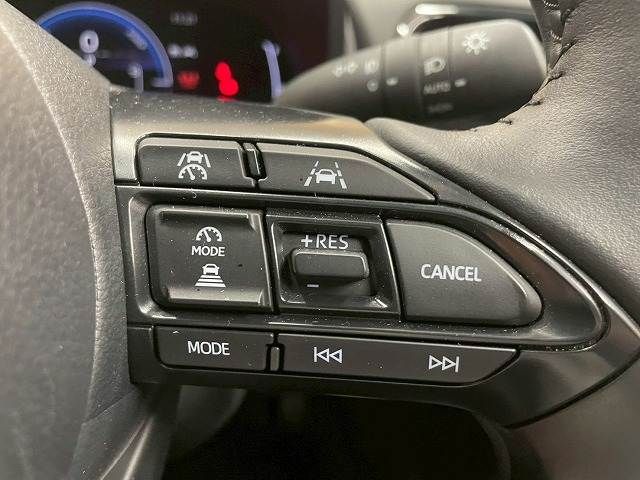 TOYOTA YARIS CROSS HYBRID 2025 Image 31