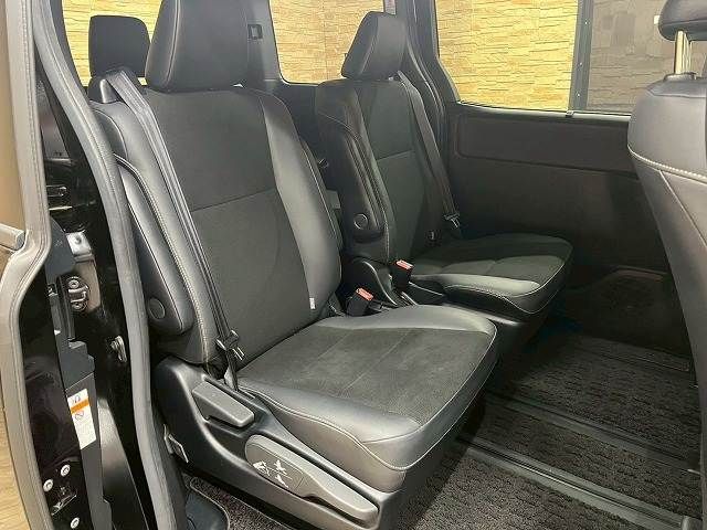 TOYOTA NOAH HYBRID 2019 Image 31