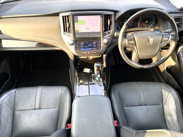 TOYOTA CROWN SEDAN HYBRID 2017 Image 31