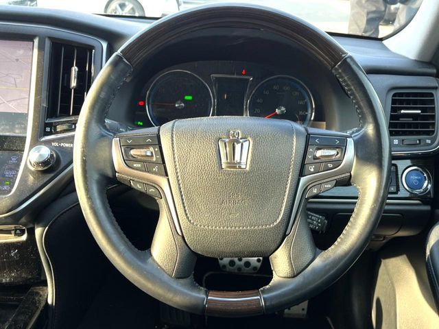 TOYOTA CROWN SEDAN HYBRID 2017 Image 31