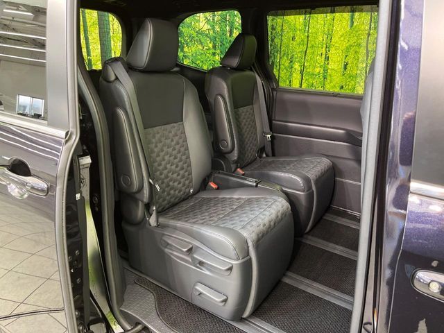 TOYOTA VOXY HYBRID 2024 Image 31