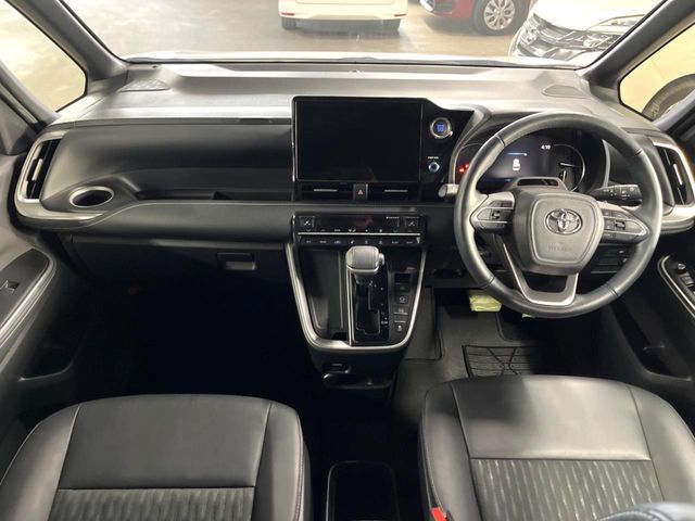 TOYOTA NOAH 2023 Image 31