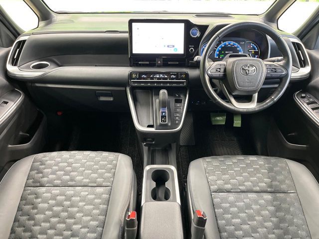 TOYOTA VOXY HYBRID 2022 Image 31