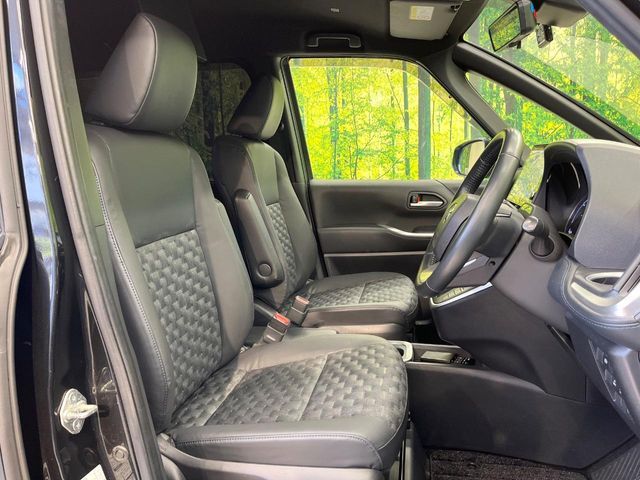 TOYOTA VOXY HYBRID 2022 Image 31