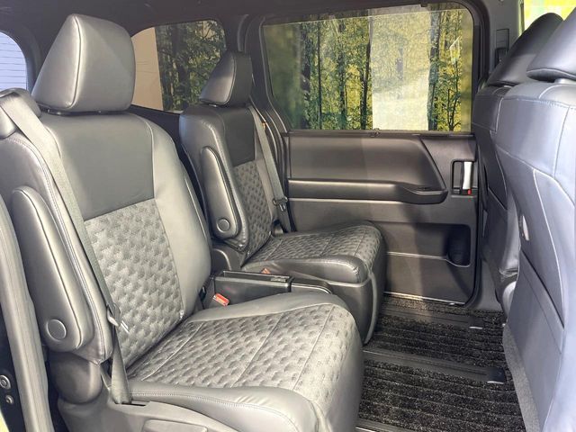 TOYOTA VOXY HYBRID 2022 Image 31