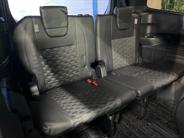 TOYOTA VOXY HYBRID 2022 Image 31