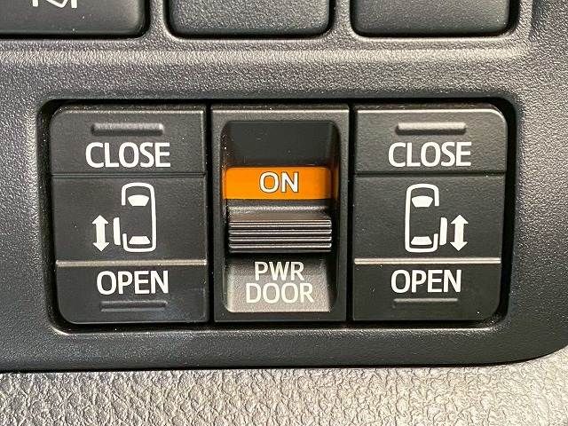 TOYOTA VOXY 2018 Image 31