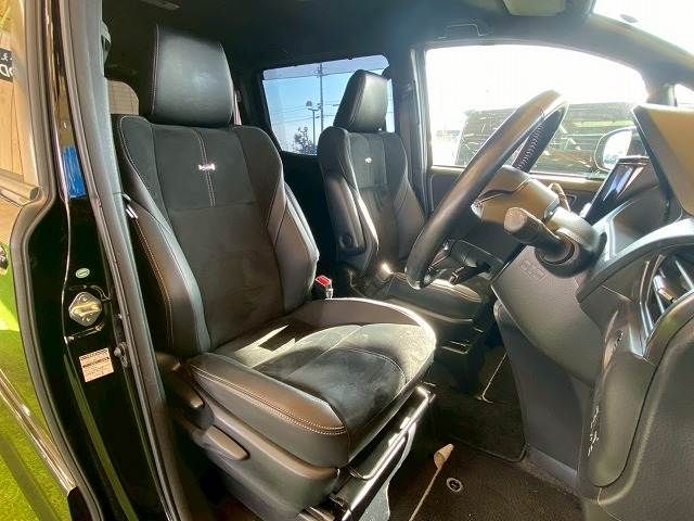 TOYOTA VOXY 2018 Image 31