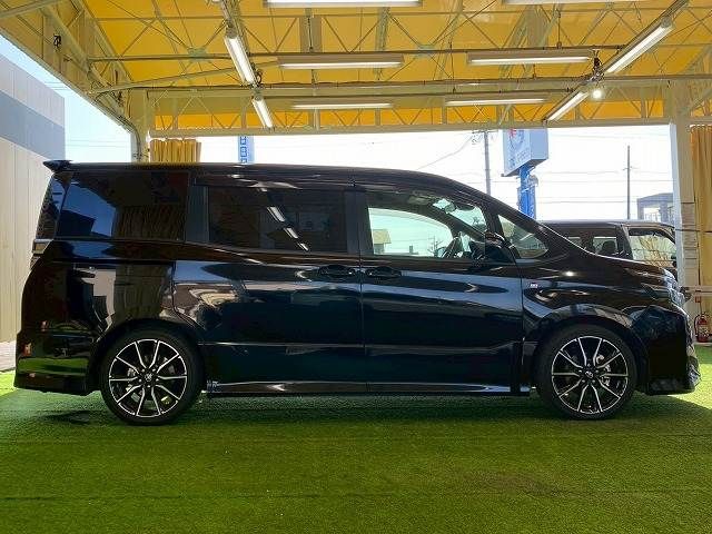 TOYOTA VOXY 2018 Image 31