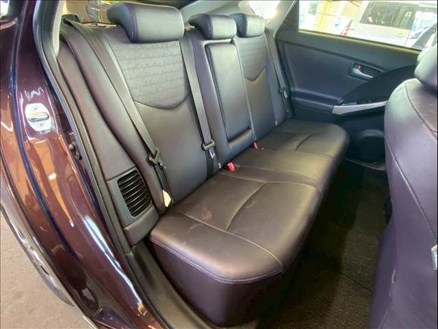 TOYOTA PRIUS 2013 Image 31