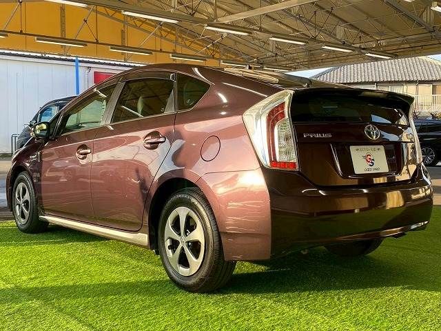 TOYOTA PRIUS 2013 Image 31