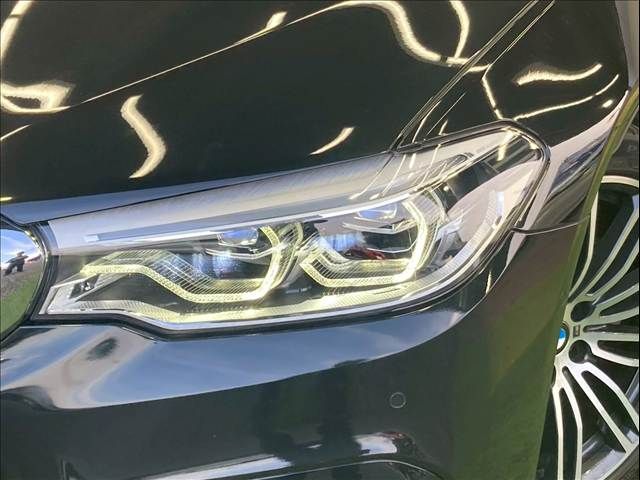 BMW 5SERIES SEDAN 2018 Image 31