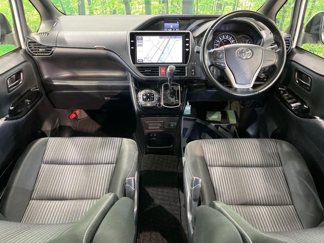 TOYOTA VOXY 2017 Image 31