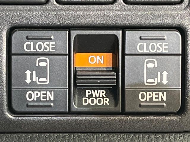 TOYOTA VOXY 2017 Image 31