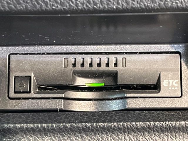 TOYOTA VOXY 2017 Image 31